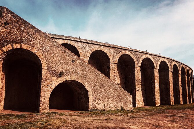 2 Hours Pompeii Group Tour with Archaeologist Guide and Skip the Line - Entering Pompeii fast: meeting at Ristorante Suisse and the skip-the-line edge