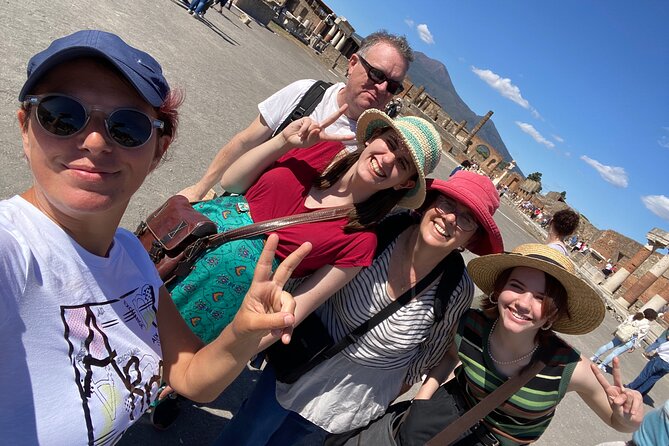 2 Hours Pompeii Group Tour with Archaeologist Guide and Skip the Line - Luxury home and a famous brothel: Casa del Menandro and the Lupanar