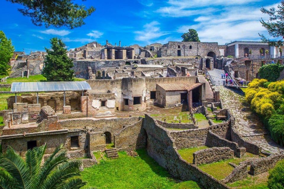4H Pompeii Private Tour with Villa Dei Misteri included - Where You Start: Pompei Scavi Station Makes It Easy