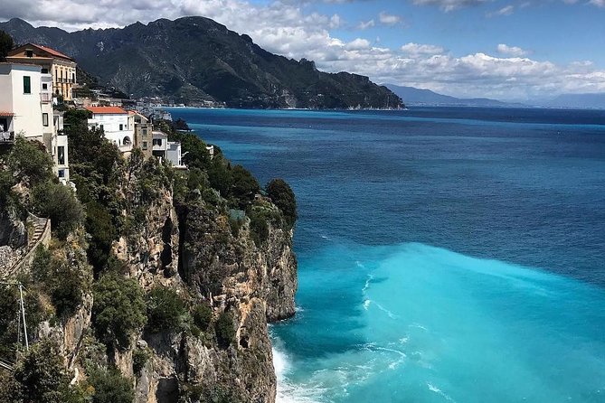 Amalfi Coast day tours from Naples and Sorrento to: Positano, Amalfi and Ravello - Driver live commentary vs a walking guide: making it work for you
