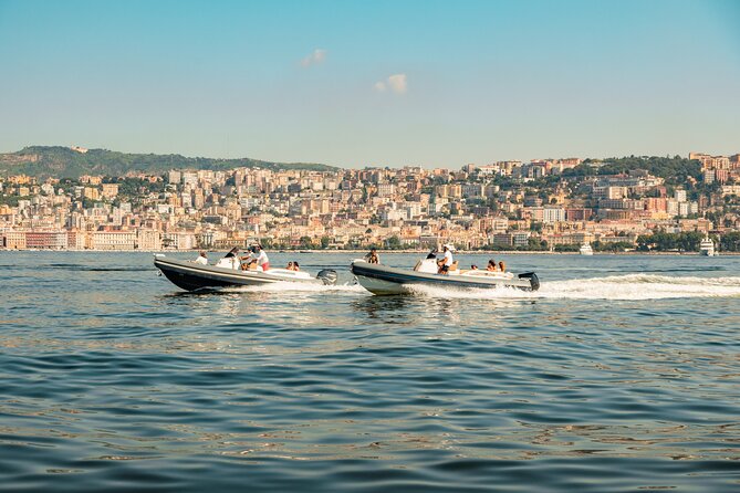 Aperitif on a boat at sunset in the Gulf of Naples - Sunset aperitif on the Gulf of Naples: a different way to read the city