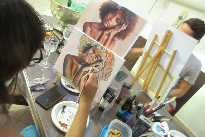 Art worshop with aperitif in Naples - Small group size in Naples: why max 6 matters