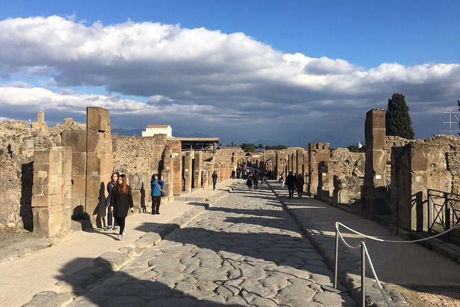 Best of Pompeii & Herculaneum: Private Tour with an Archaeologist - Why the Roman Daily-Life Angle Changes Everything