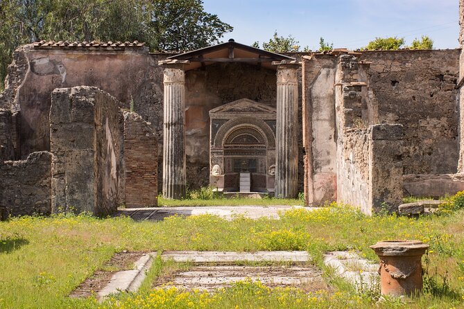 Capri, Blue Grotto, Sorrento & Pompeii Private Tour - Getting around Capri without losing hours