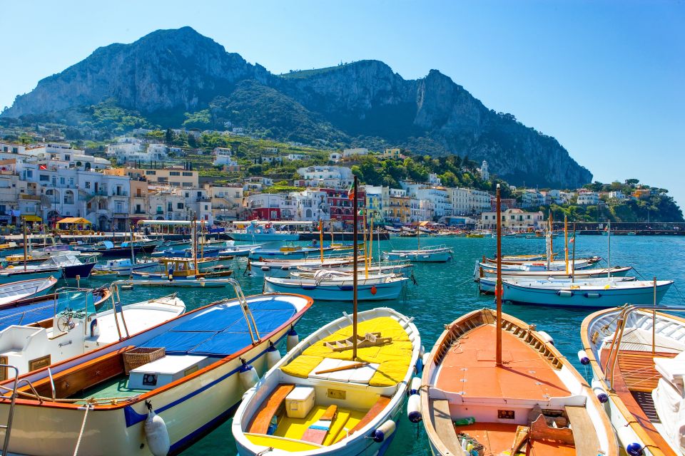 Capri: Boat and Island Tour - Meeting point: the Capri Port pin you need at 10:30