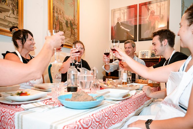 Cesarine: Small Group Market Tour & Cooking Class in Naples - Small-Group Size and English Guidance: What You Can Expect