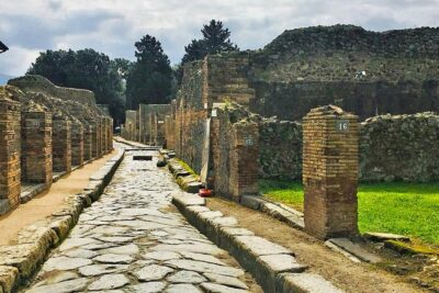 Day trip to Pompeii from Naples - Getting To the Right Spot in Naples: Parco Castello Basics