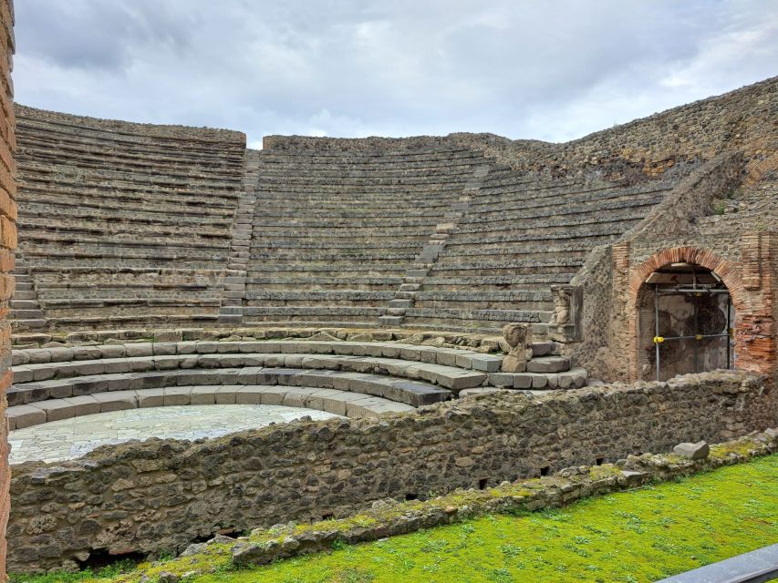 Day Trip to Pompeii & Vesuvius from Naples - Vesuvius hike details: views are the goal, but your feet do the work