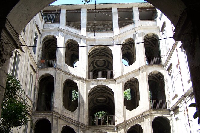 Discover the Rione Sanità with Insolitaguida - Palazzo Sanfelice: another monument in Rione Sanità