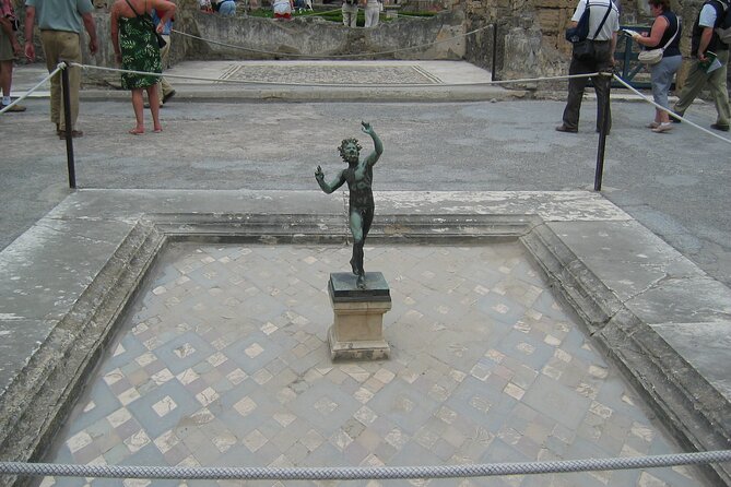 Discovering Pompeii and Herculaneum - VIP Tour with Lunch - The Lunch Break: Simple Fuel Between Two Ruins