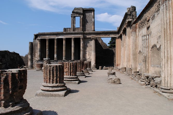 Discovering Pompeii and Herculaneum - VIP Tour with Lunch - Pompeii Archaeological Park With a Human Guide: 2 Hours That Matter