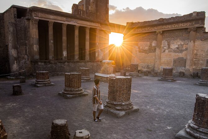 DISCOVERING POMPEII - VIP tour/Small group - Transfer comfort and timing: AC van, direct route, and return to Naples