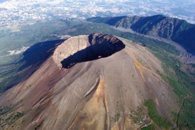 Discovering the Vesuvius - VIP tour / Small group - VIP-style logistics: small group, live commentary, and the onboard rhythm