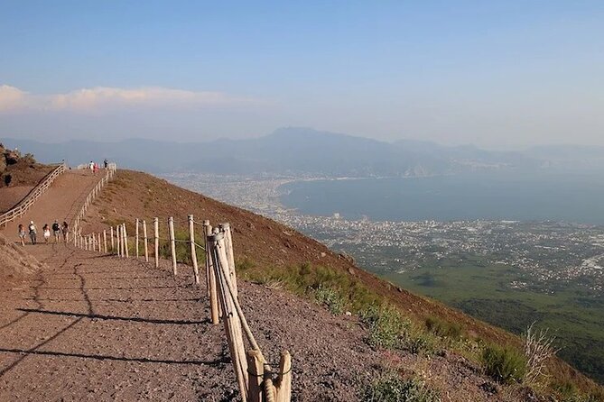 Discovering the Vesuvius - VIP tour / Small group - Entering the crater zone: what to expect and how to use your time