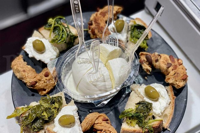 Eating Naples Street Food Tour with Guided Tasting and Sightseeing - Stop 1: Piazza Bellini and the vibe of the start