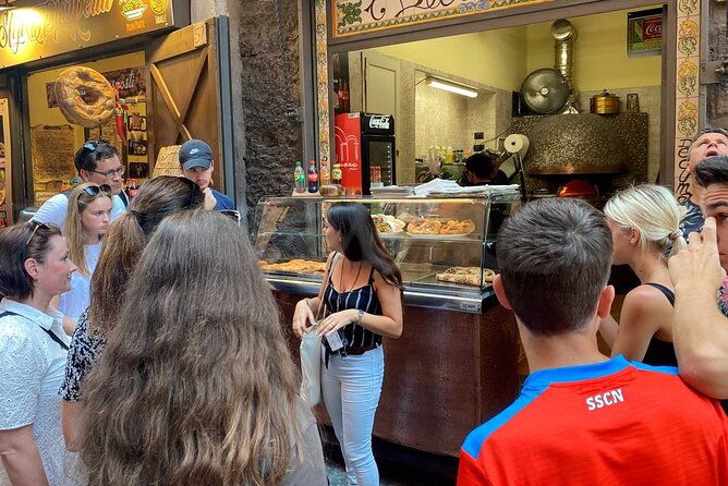 Eating Naples Street Food Tour with Guided Tasting and Sightseeing - What you actually eat (and how it tells the Naples story)