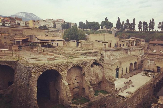 Excellence Private Herculaneum Guided Tour with an Archeologist - Starting at the seaside end: why the route works