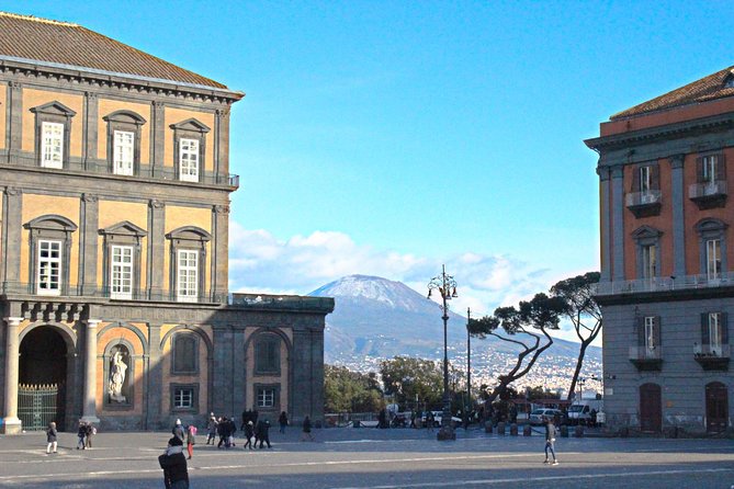 Exciting private tour of the Royal Palace and Bourbon Gallery - Galleria Borbonica: Bourbon tunnels and the raft ride