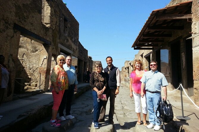 Exclusive Pompeii with Wine and Lunch on Vesuvius-Skip-the-line - Your Pompeii core route: Forum, temples, market, and baths