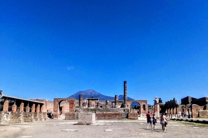 Exploring Pompeii - Roman Villas, Frescoes, and Mosaics: Wealth You Can See Up Close