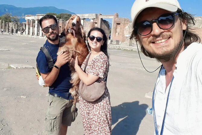 Exploring Pompeii - Location and Practical Comfort: Getting There and Staying Ready