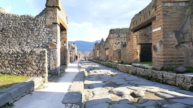 Fast Access Exclusive Private Ancient Pompeii Half Day Tour with Local Guide - Odeon and Teatro Piccolo: smaller stage, same vibe