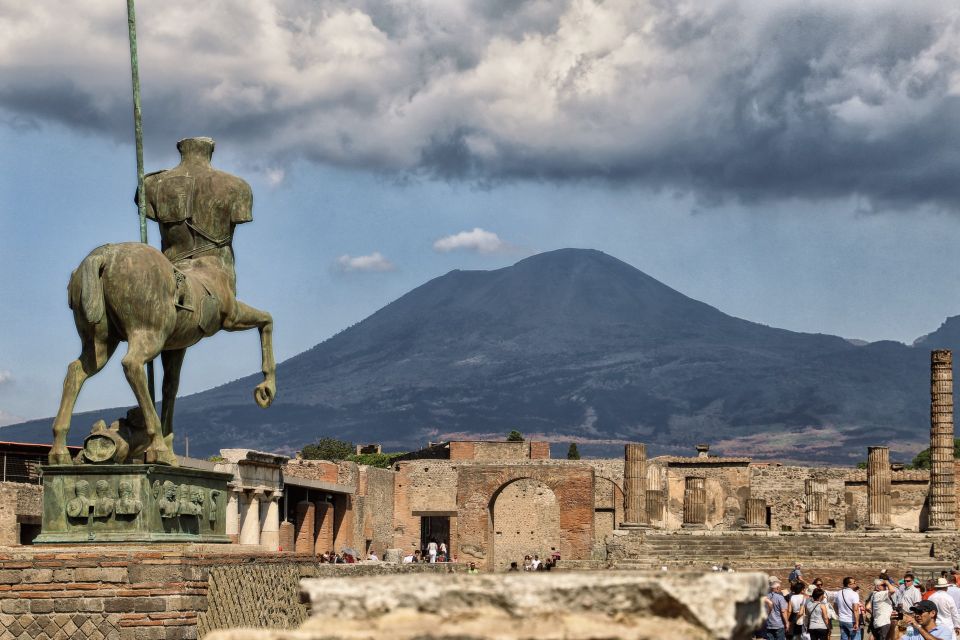 From Naples: Guided Pompei & Mount Vesuvius with Pizza Lunch - Who this Naples day trip suits best