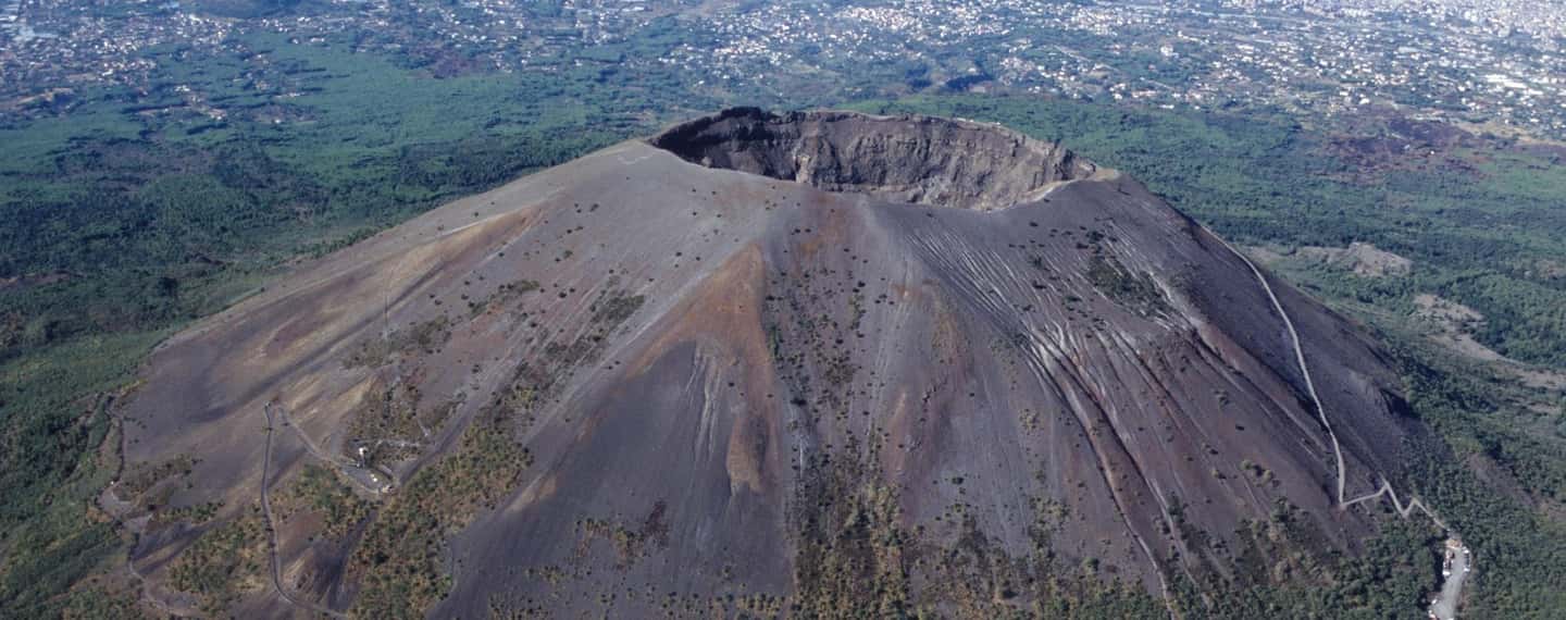 From Naples: Mount Vesuvius Half-Day Tour with Lunch - From Naples to the crater: the payoff in 4.5 hours