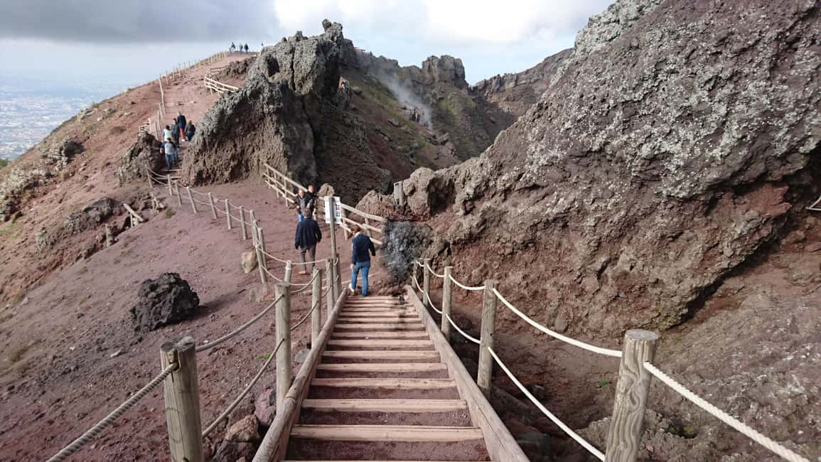 From Naples: Mount Vesuvius Half-Day Tour with Lunch - The Pompeii-area lunch break that keeps the climb comfortable