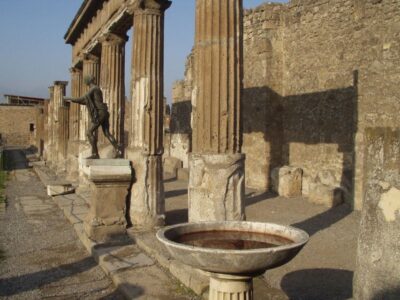From Naples or Herculaneum: Half-Day Tour in Herculaneum - The Coach Ride: Why Onboard Commentary Helps You Spot the Good Stuff