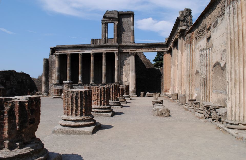 From Naples or Herculaneum: Half-Day Tour in Herculaneum - Touring Herculaneum’s Ruins: What You’ll See in 105 Minutes