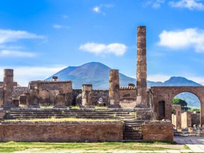From Naples: Pompeii and Amalfi Tour - Getting to the right bus in Naples (meeting point that’s easy to find)