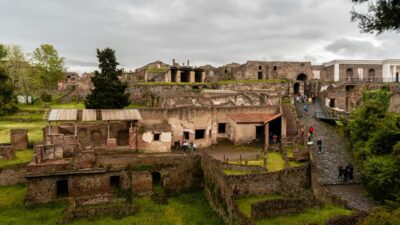 From Naples: Pompeii and Vesuvius Day Tour - Mount Vesuvius walk: what the 1.5 hours really means