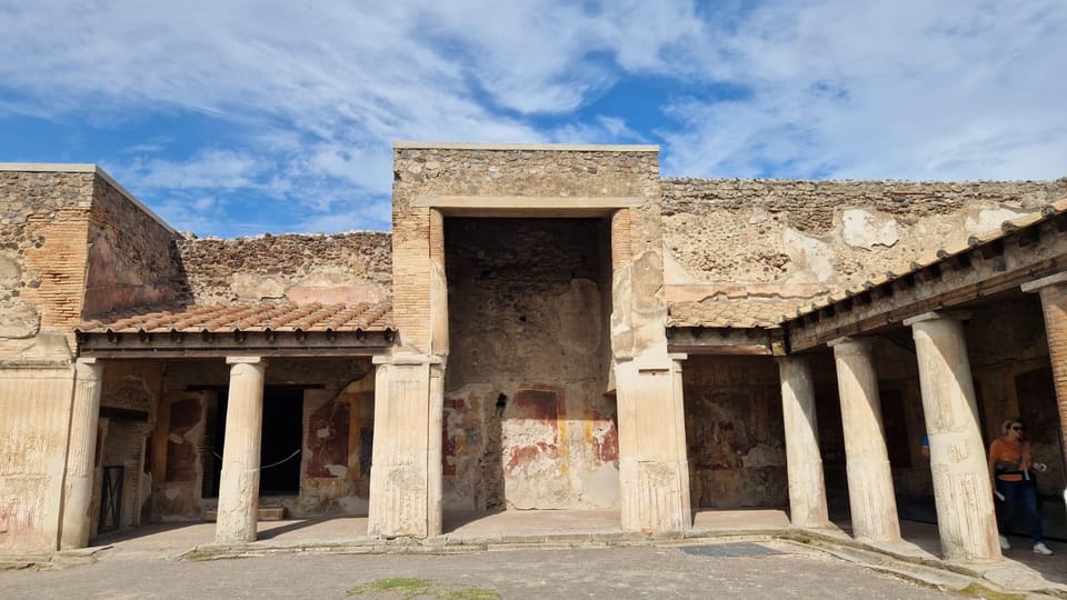 From Naples: Pompeii & Sorrento Shore Excursion with Lunch - Meeting point clarity: what to look for in Naples