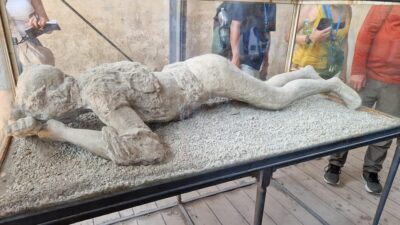 From Naples: Pompeii & Sorrento Shore Excursion with Lunch - What to bring (and what to skip)