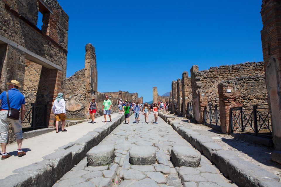 From Naples: Private tour of Pompei, Sorrento & Positano - Sorrento: one photo pause, then a proper hour to wander