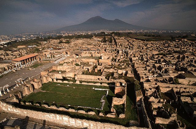 from Naples - Private Tour Pompeii, Vesuvius, and Sorrento - A private route that links Sorrento, Pompeii, and Vesuvius