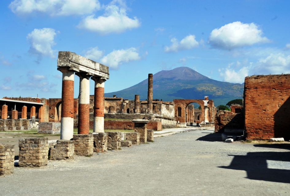 From Naples: Private Transfer to Positano with Pompeii Stop - Private Naples to Positano Transfer With a Pompeii Detour