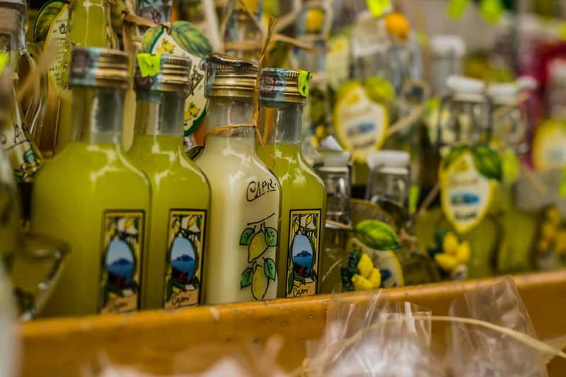 From Naples: Sorrento & Pompeii Tour with Limoncello Tasting - The Sorrento block: alleys, atmosphere, and a lemon stop