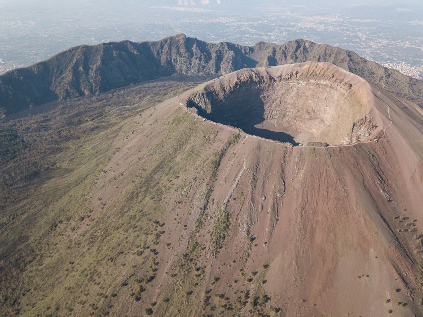 From Sorrento: Pompeii and Vesuvius Tour by Express Train - Practical comfort tips for Pompeii and a steep Vesuvius hike