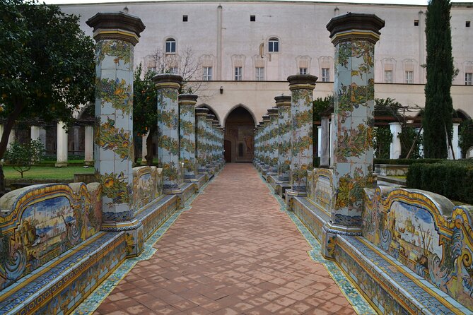 Guide tour in Naples downtown with an art expert - A 3-hour Naples downtown walk built for getting your bearings