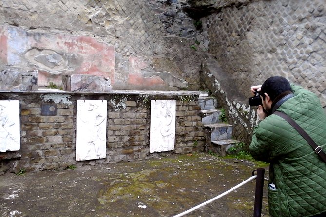 Herculanium guided tour - Walking the Ancient Square Facing the Sea