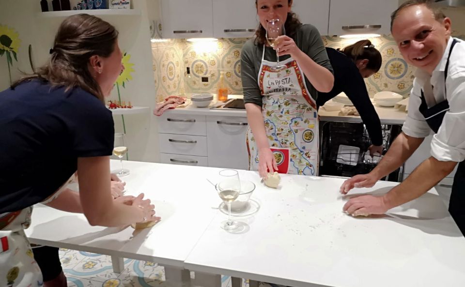 Make Neapolitan Pizza With A View Of Naples Like No Other - Should you book this Naples pizza class?