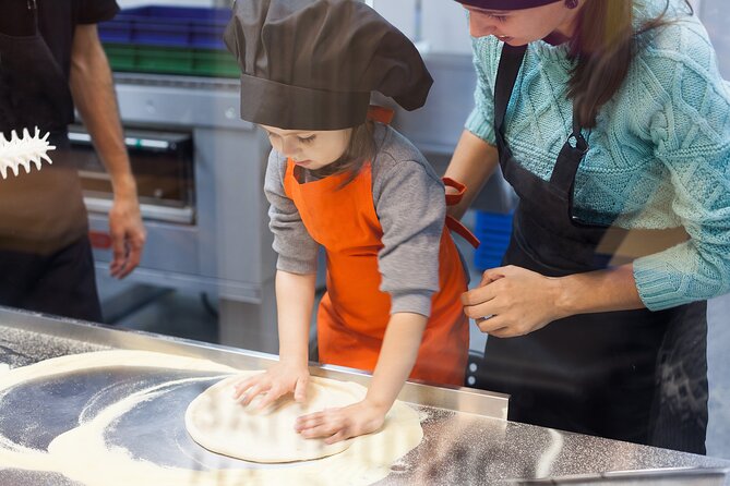 Master the Art of Naples Pizza – Hands-On Class with Tastings - Where you meet and what the room is like