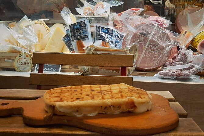 Naples as a local - Authentic Street Food Tour - Key things that make this Naples street food tour work