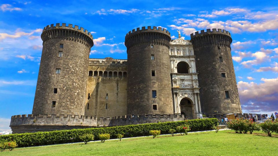 Naples Audioguide - TravelMate app for your smartphone - Piazza Plebiscito, Galleria Umberto I, and the showpieces