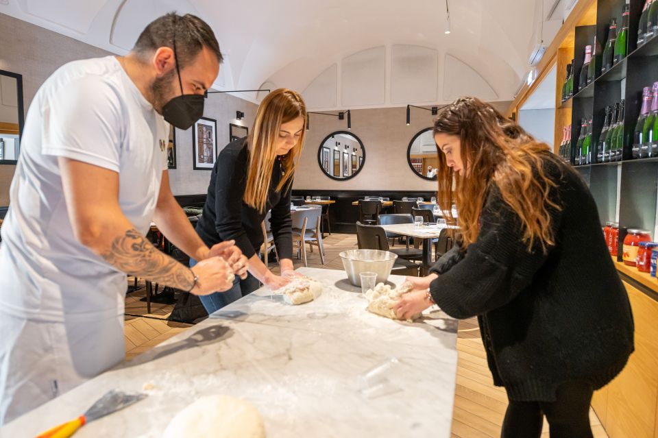 Naples: Authentic Neapolitan Pizza Making Class - The included meal: starter, your pizza, and a soft drink