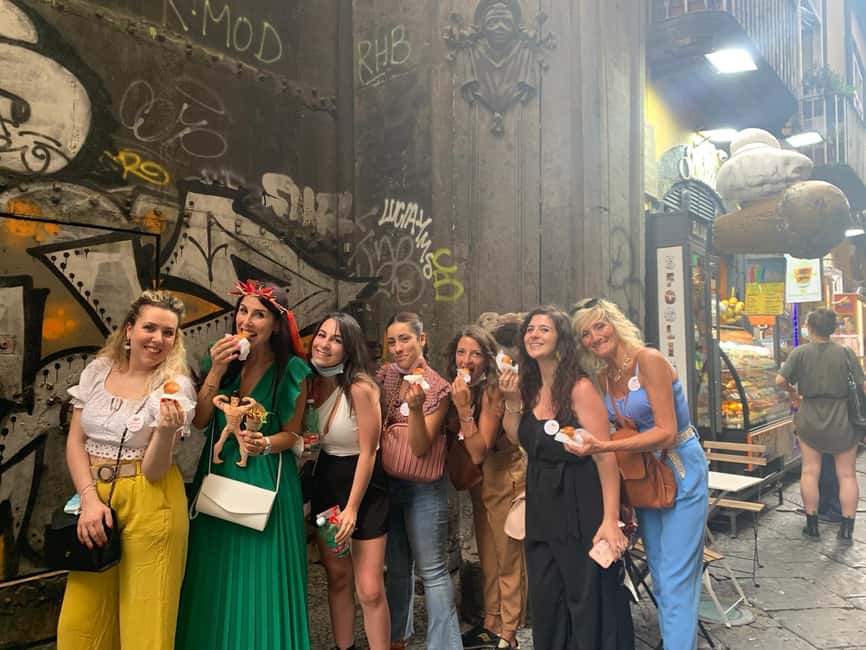 Naples: Bachelorette Party with Insolitaguida - A Superstition-Fueled Bachelorette Treasure Hunt in Naples