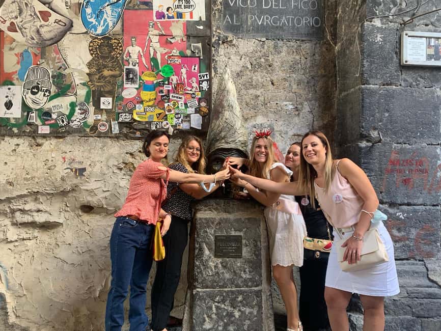 Naples: Bachelorette Party with Insolitaguida - The Bride Gets Dressed, and the Friends Get Roles