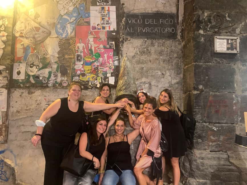 Naples: Bachelorette Party with Insolitaguida - Via dei Tribunali Photo Moment With a Mischievous Touch